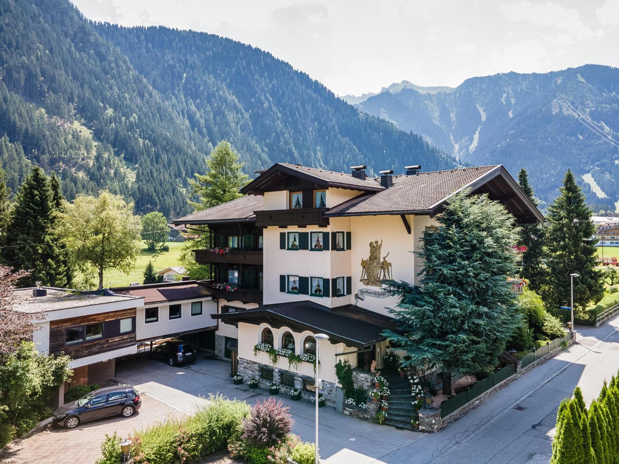 Aparthotel Landhaus St. Joseph Майрхофен Экстерьер фото