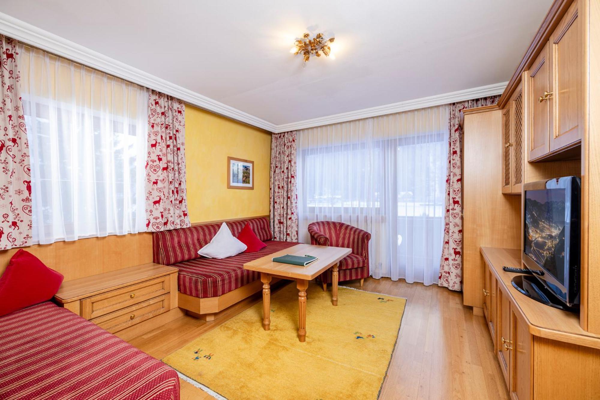 Aparthotel Landhaus St. Joseph Майрхофен Экстерьер фото