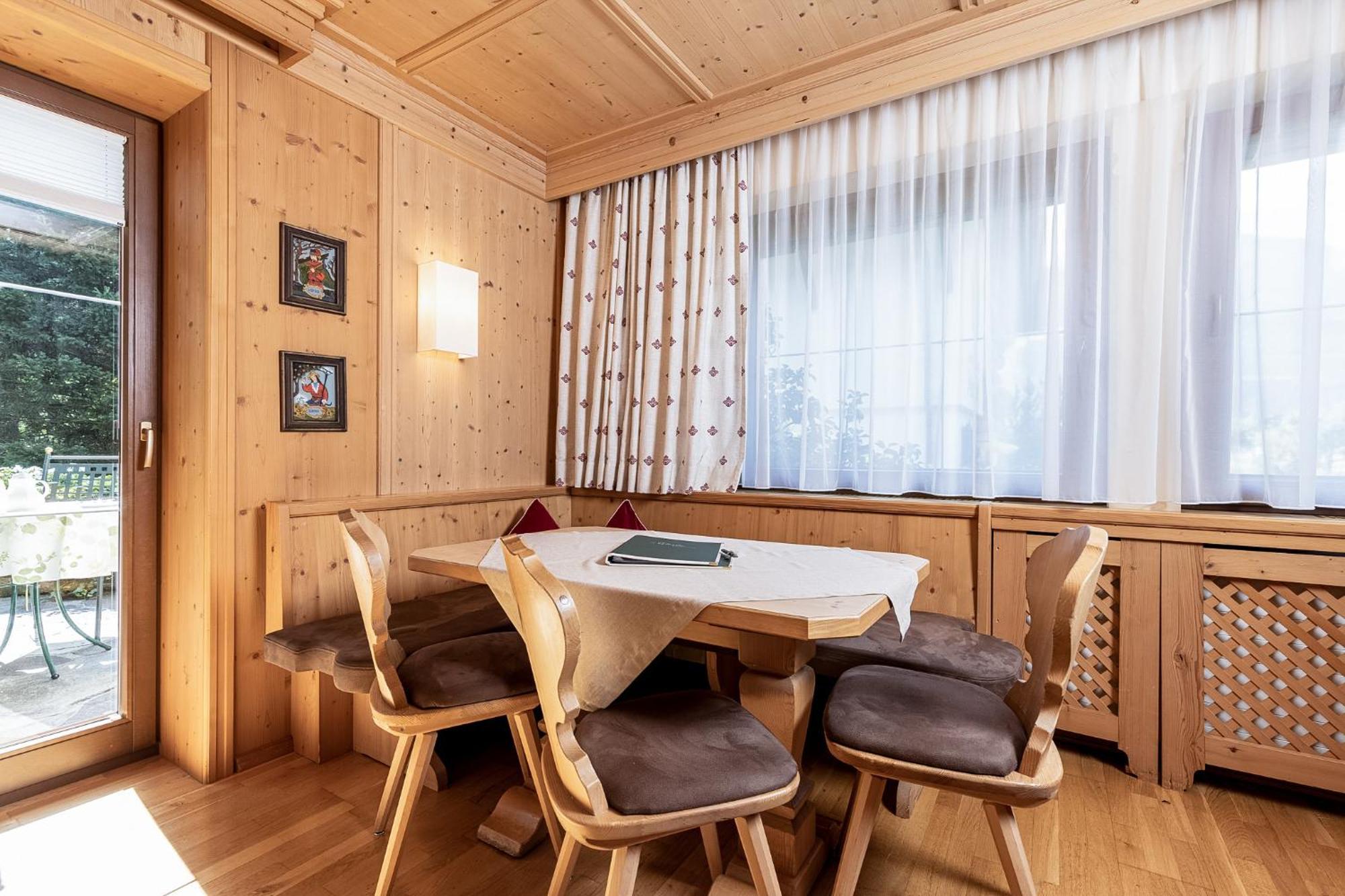 Aparthotel Landhaus St. Joseph Майрхофен Экстерьер фото