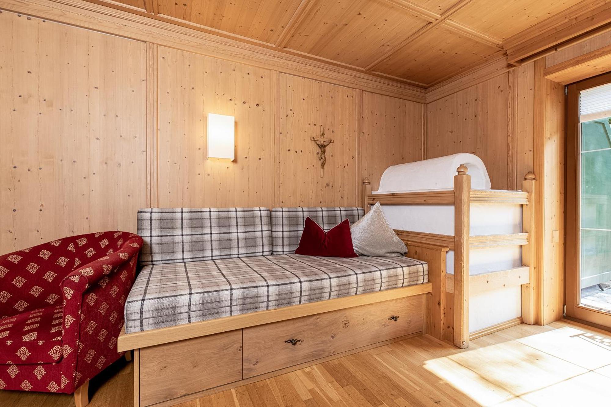 Aparthotel Landhaus St. Joseph Майрхофен Экстерьер фото