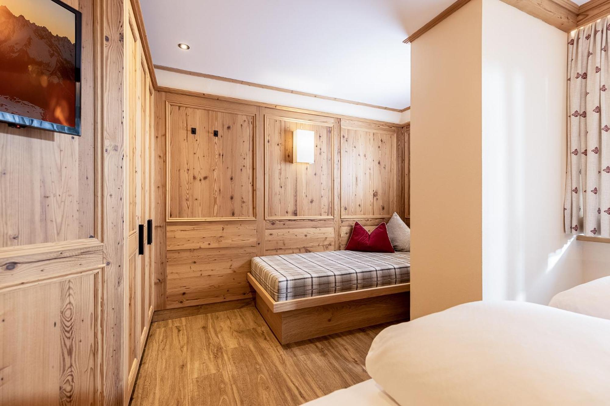 Aparthotel Landhaus St. Joseph Майрхофен Экстерьер фото