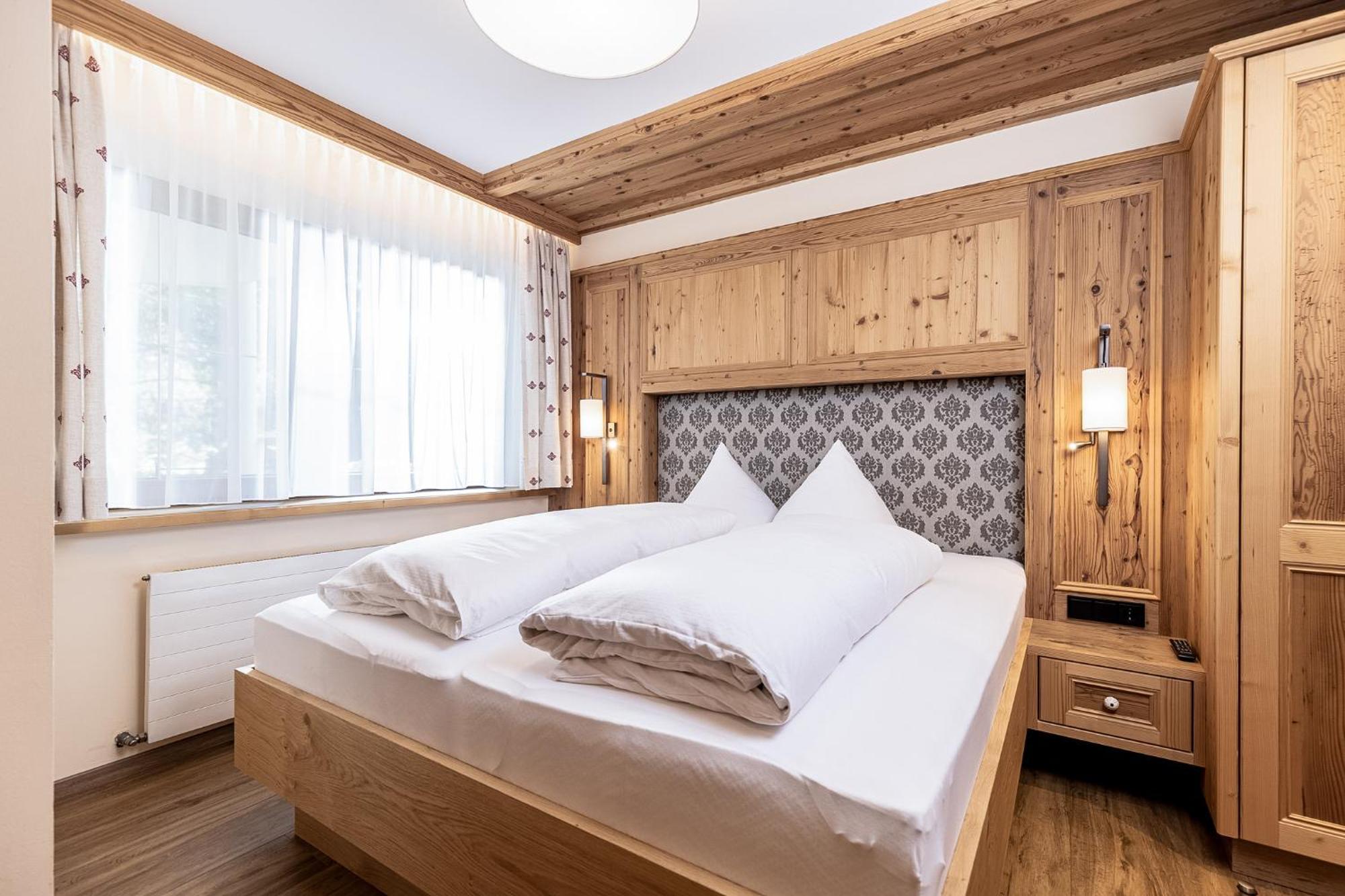 Aparthotel Landhaus St. Joseph Майрхофен Экстерьер фото