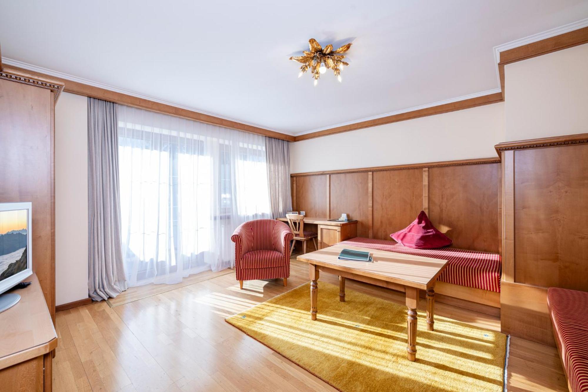 Aparthotel Landhaus St. Joseph Майрхофен Экстерьер фото