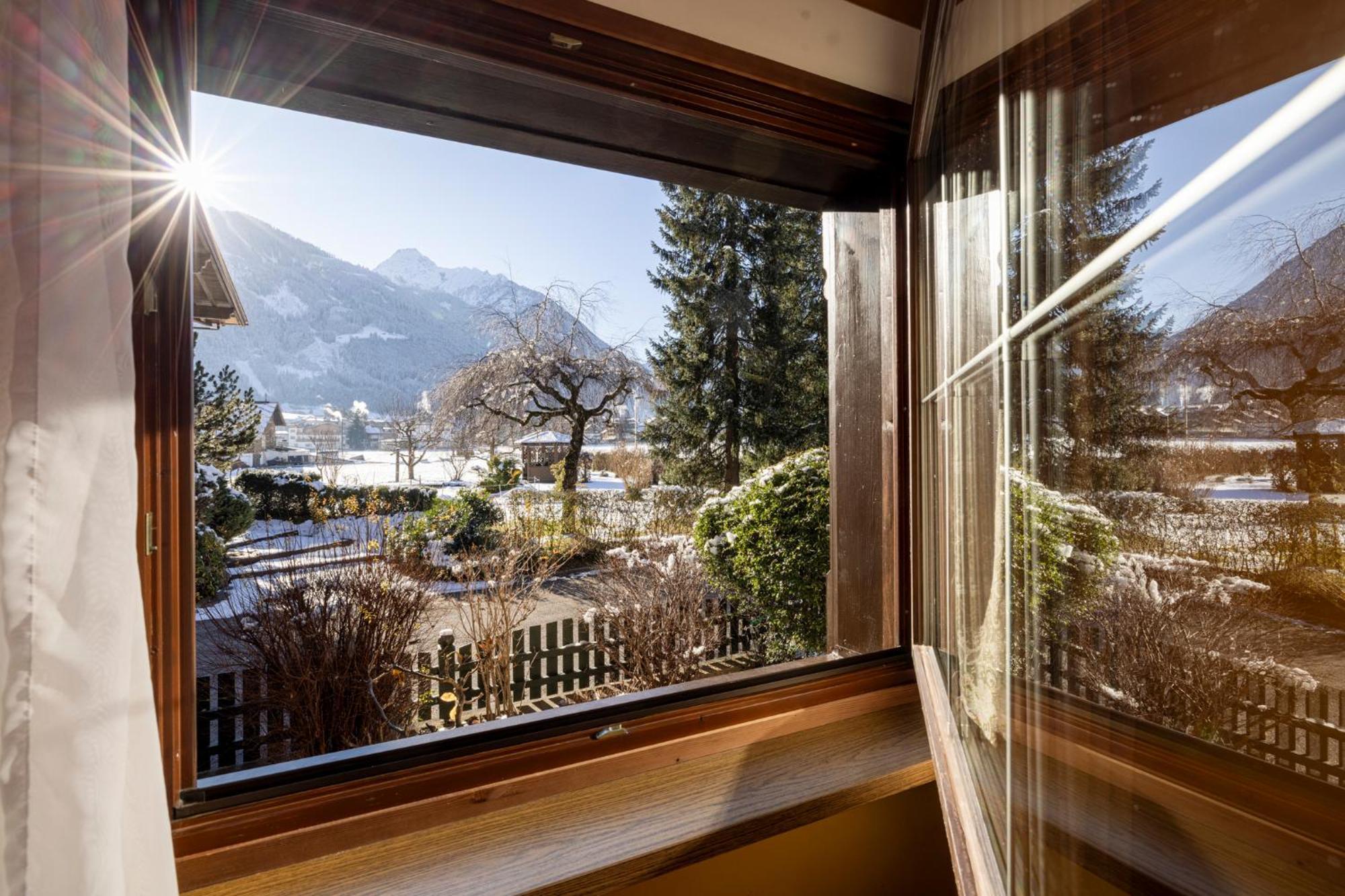 Aparthotel Landhaus St. Joseph Майрхофен Экстерьер фото