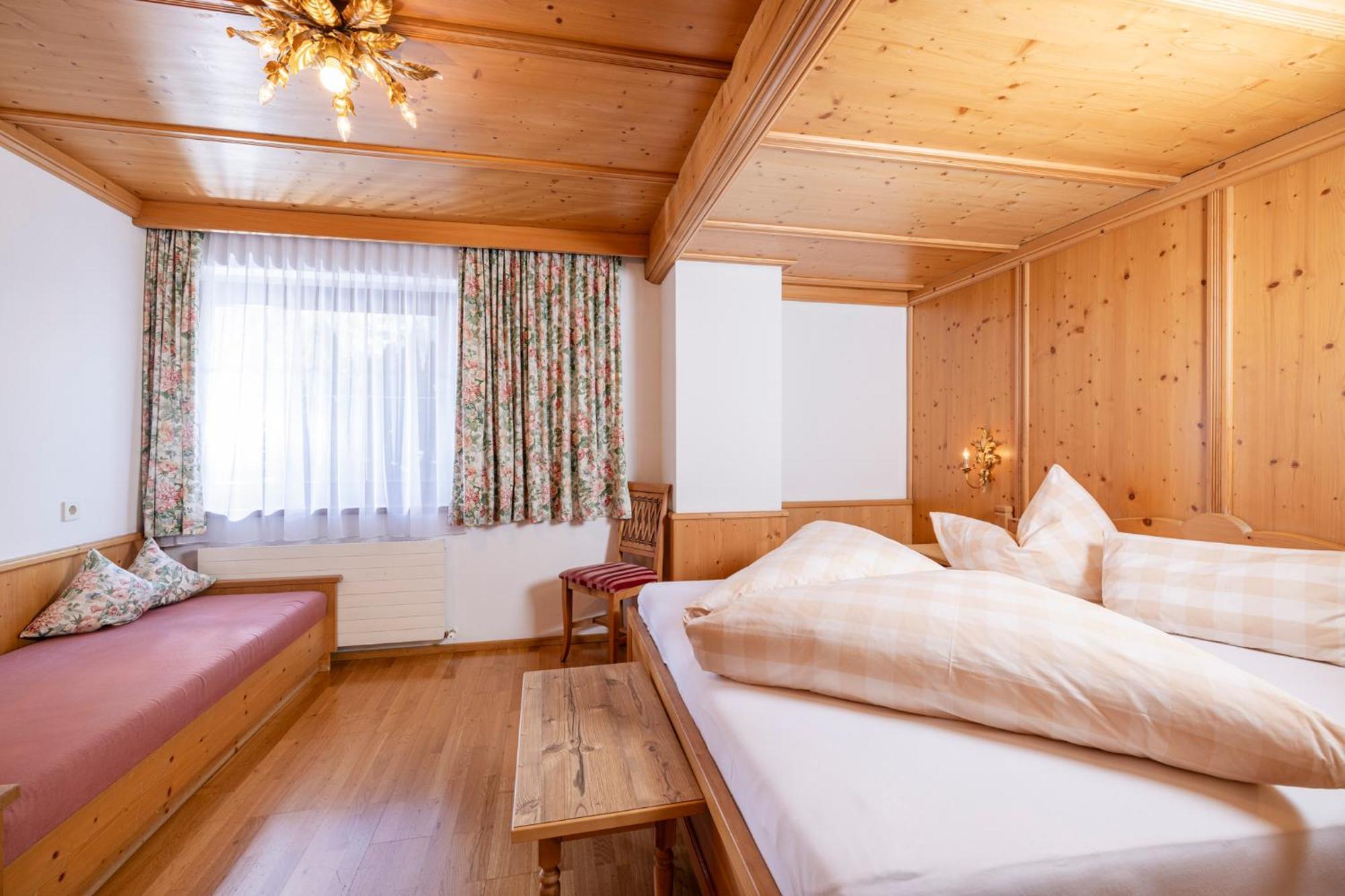 Aparthotel Landhaus St. Joseph Майрхофен Экстерьер фото