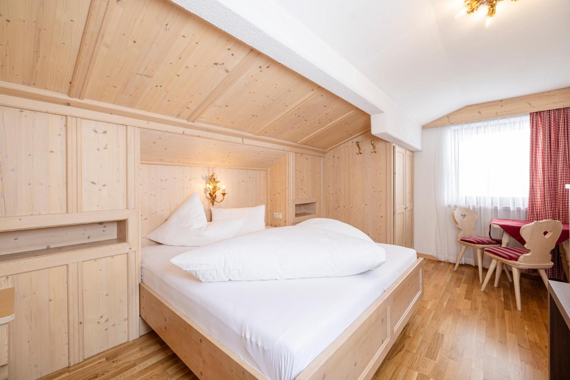 Aparthotel Landhaus St. Joseph Майрхофен Экстерьер фото