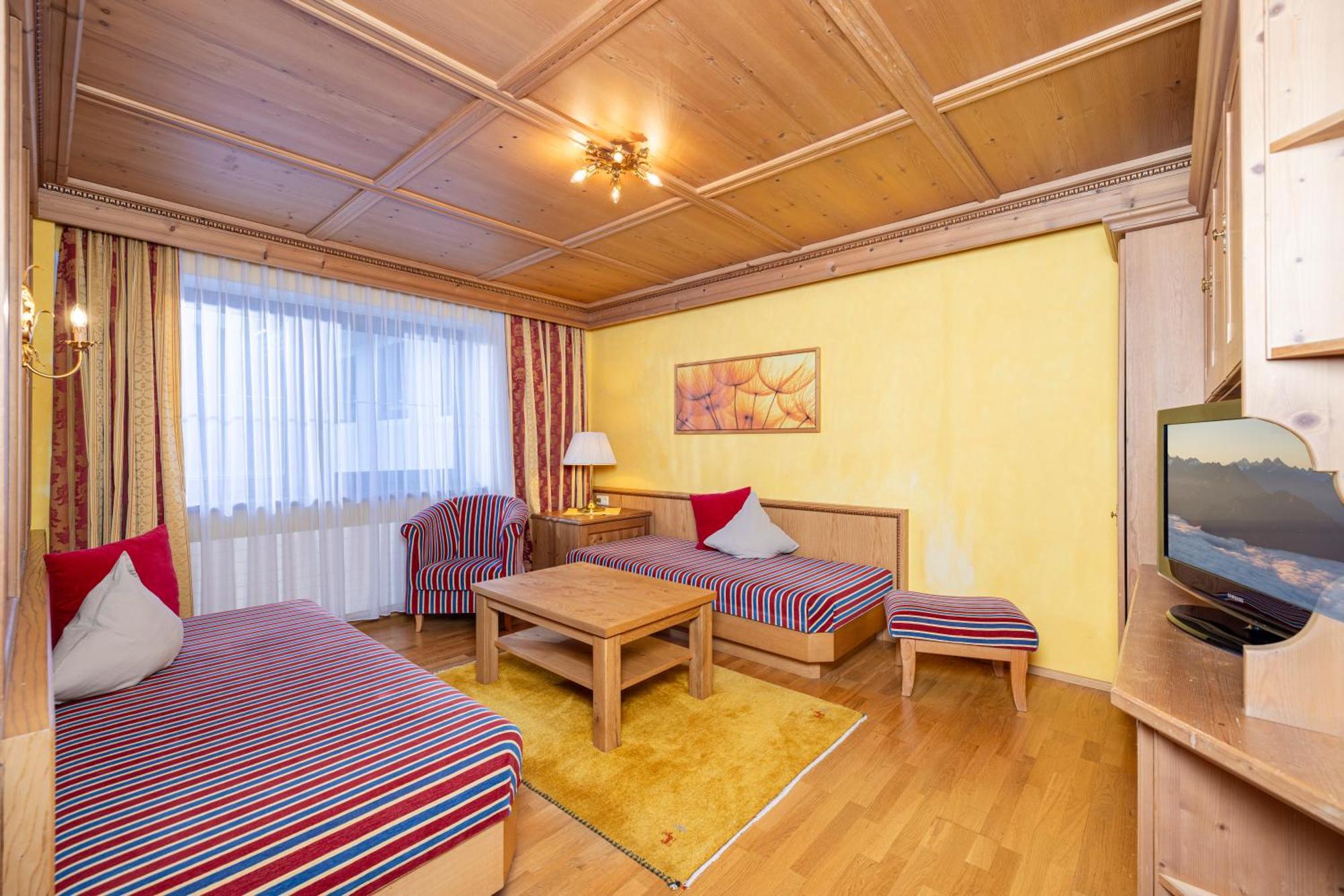 Aparthotel Landhaus St. Joseph Майрхофен Экстерьер фото