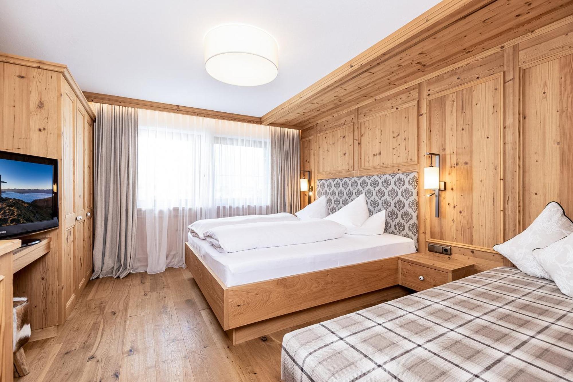 Aparthotel Landhaus St. Joseph Майрхофен Экстерьер фото
