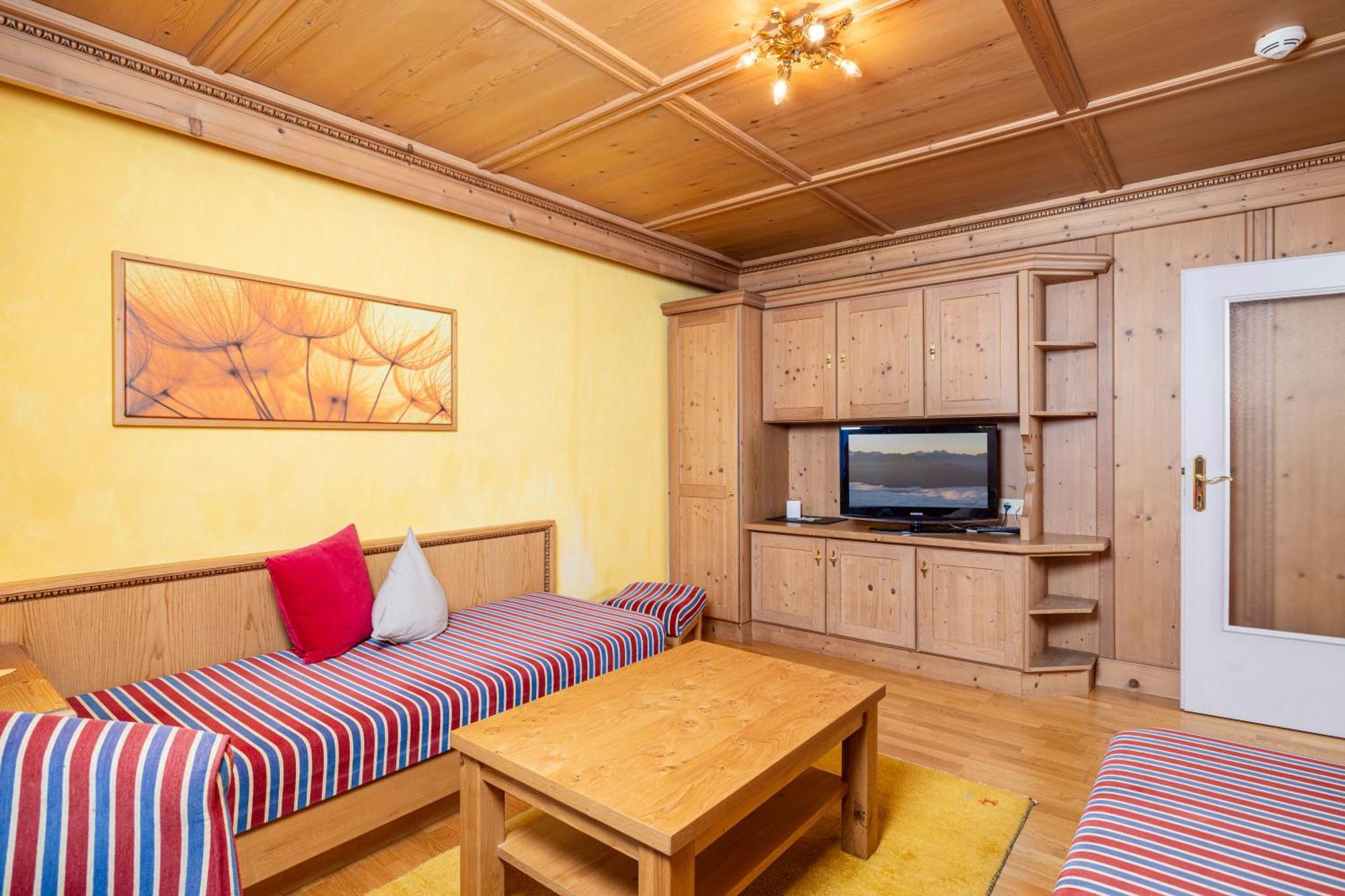 Aparthotel Landhaus St. Joseph Майрхофен Экстерьер фото