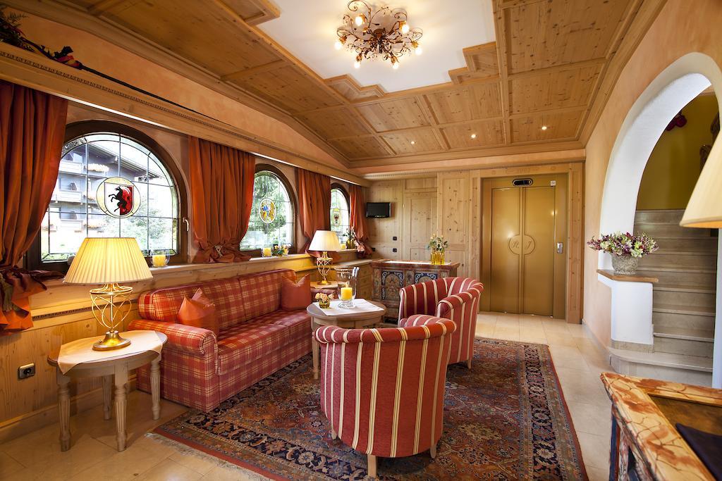 Aparthotel Landhaus St. Joseph Майрхофен Экстерьер фото